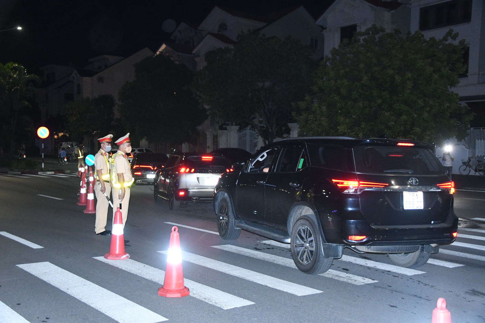 Phòng CSGT đường bộ - đường sắt và Công an quận Lê Chân kiểm tra, xử lý 16 trường hợp vi phạm quy định về nồng độ cồn đêm 21/7/2022